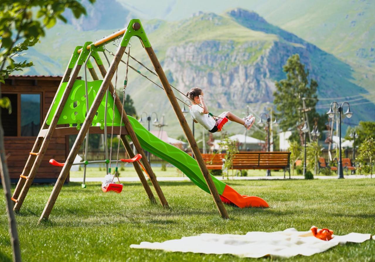 Suatis Resort Kazbegi Extérieur photo